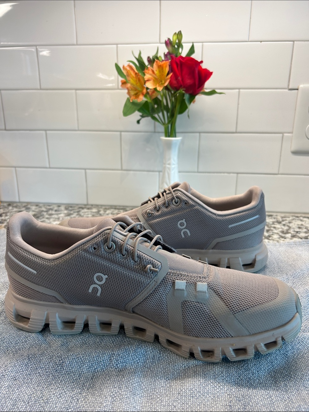 LIKE NEW! On Running Cloud Lightweight Women’s Shoe size 9  - Taupe